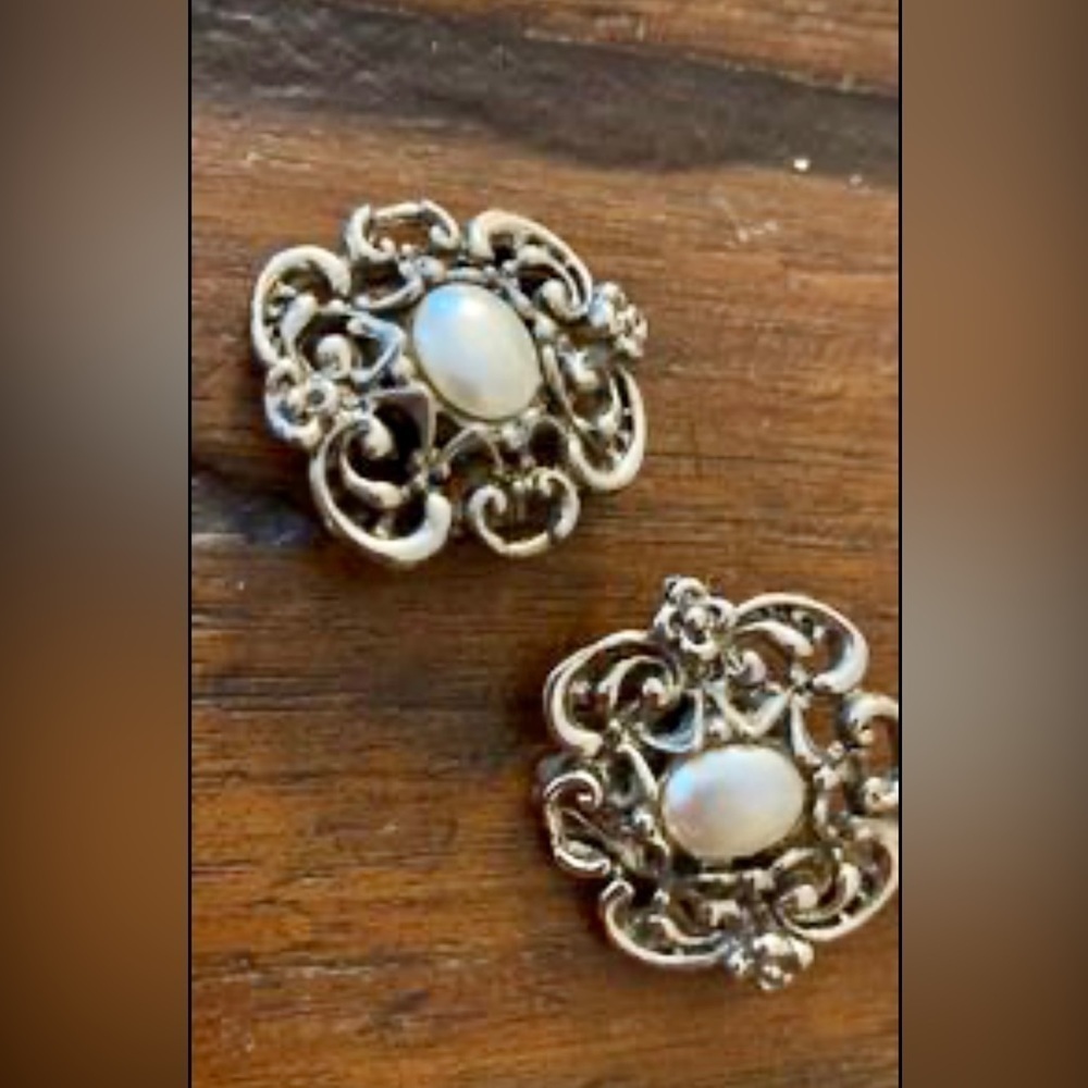 Vintage Faux Pearl Silver Tone Filigree Scalloped Clip On Earrings Classic Retro